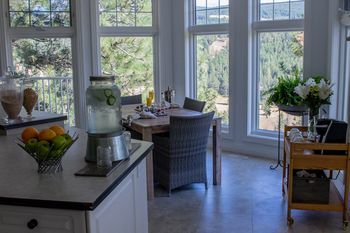 Bed and Breakfast Scenic Canyon Ranch And Retreat Келоуна Екстер'єр фото